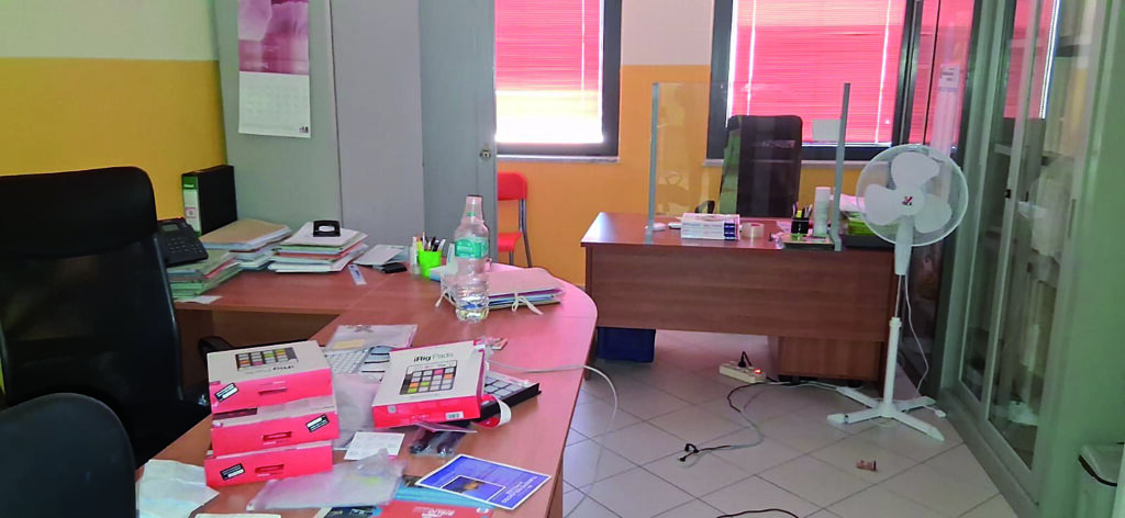 Computer e materiale informatico, svaligiata la scuola di Colli a Volturno