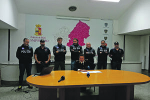 Traffico di droga alla luce del sole, centrale di spaccio con un chilo di eroina smantellata al Cep dalla Polizia