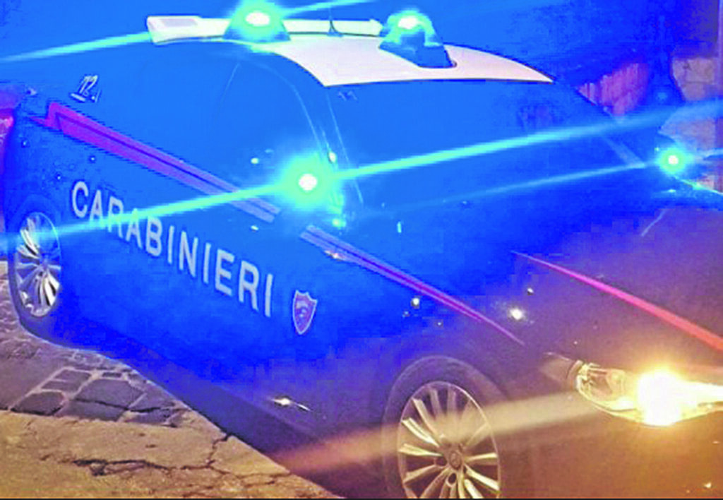 Furgone rubato bloccato dai carabinieri sulla statale: due uomini denunciati