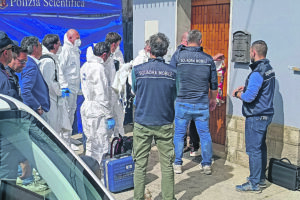 Sara e Antonella, nuove audizioni: in questura gli amici di famiglia