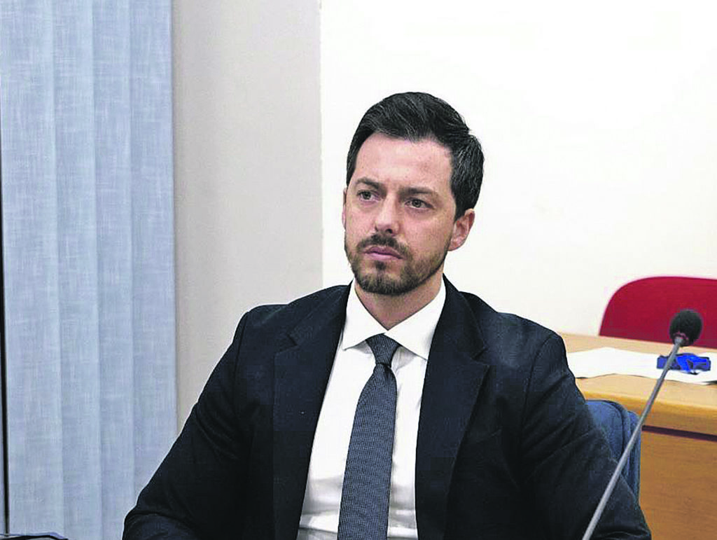 Greco torna all’attacco sugli ospedali: «Mentre chiudono reparti, spendono 60 milioni per servizi non sanitari»