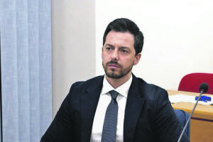 Greco torna all’attacco sugli ospedali: «Mentre chiudono reparti, spendono 60 milioni per servizi non sanitari»