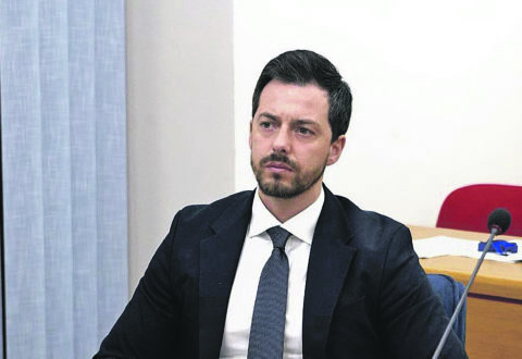 Greco torna all’attacco sugli ospedali: «Mentre chiudono reparti, spendono 60 milioni per servizi non sanitari»