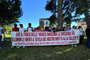 Caracciolo, riuscito il sit-in: Saia alza il livello di scontro