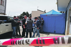 Sara e Antonella, «passi avanti». Parroco ascoltato in Procura