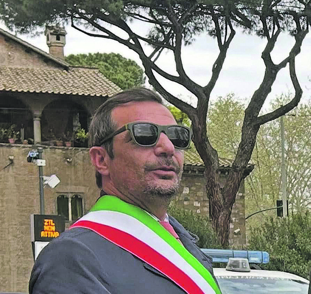 Il sindaco che nessuno dimenticherà, comunità in lutto per Cristian Sellecchia