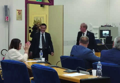 Fabrizio entra in Aula, Consiglio “infuocato”