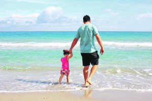 Le vacanze delle famiglie con figli piccoli… a casa, l’altra faccia della povertà