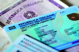 Carta d’identità cartacea, c’è  la proroga ma stop ai viaggi all’estero