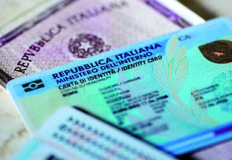 Carta d’identità cartacea, c’è  la proroga ma stop ai viaggi all’estero