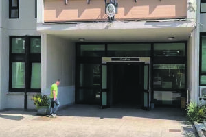 Troppe versioni, tante incongruenze: il muro attorno al giallo