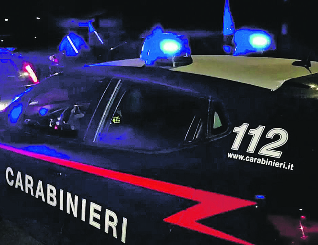 Maxi rissa a pochi passi da piazza Municipio, intervengono i Carabinieri
