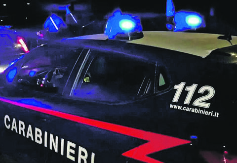 Maxi rissa a pochi passi da piazza Municipio, intervengono i Carabinieri