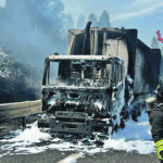 Camion in fiamme sull’A14: code fino a 9 chilometri