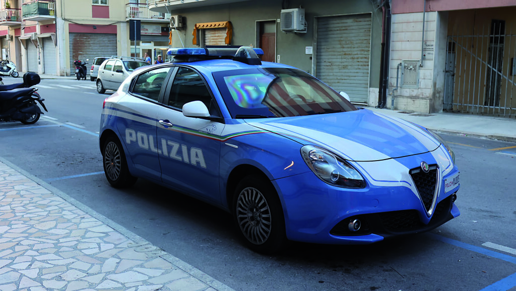 Termoli, minorenne trascinata in una zona appartata e palpeggiata