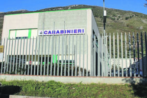 Si fingono carabinieri ma a beccarli è un vero militare