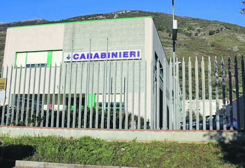 Si fingono carabinieri ma a beccarli è un vero militare