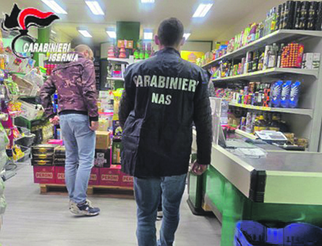 Nas, sequestrati oltre 60 chili di alimenti non tracciati e sospesa un’attività