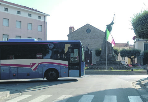 Strade pericolose e senza segnaletica, pendolari a rischio