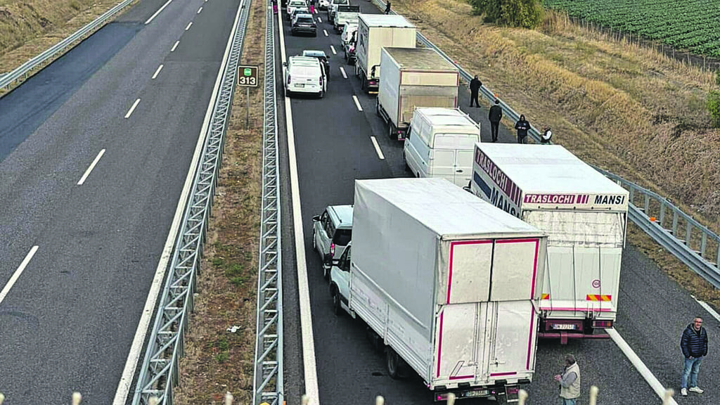 Protesta degli autotrasportatori, A14 chiusa per quasi 14 ore tra Termoli e Poggio Imperiale
