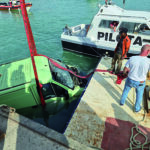Col furgone cade in mare al porto, muore Antonio Caserta: recuperato dai vigili del fuoco