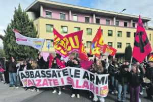 Diritto allo studio, lavoro e salari: in piazza il Molise che protesta